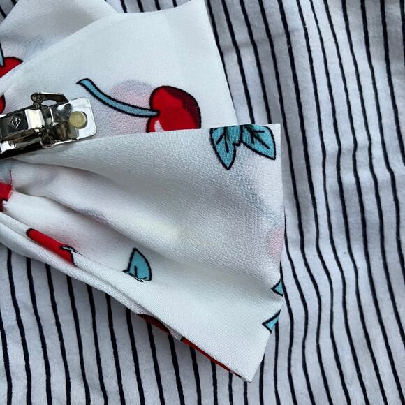 White and red cherry hair clip bow barrette, coquette cottagecore retro indie - Picture 6 of 6